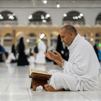 استكمال العبادة بمكة